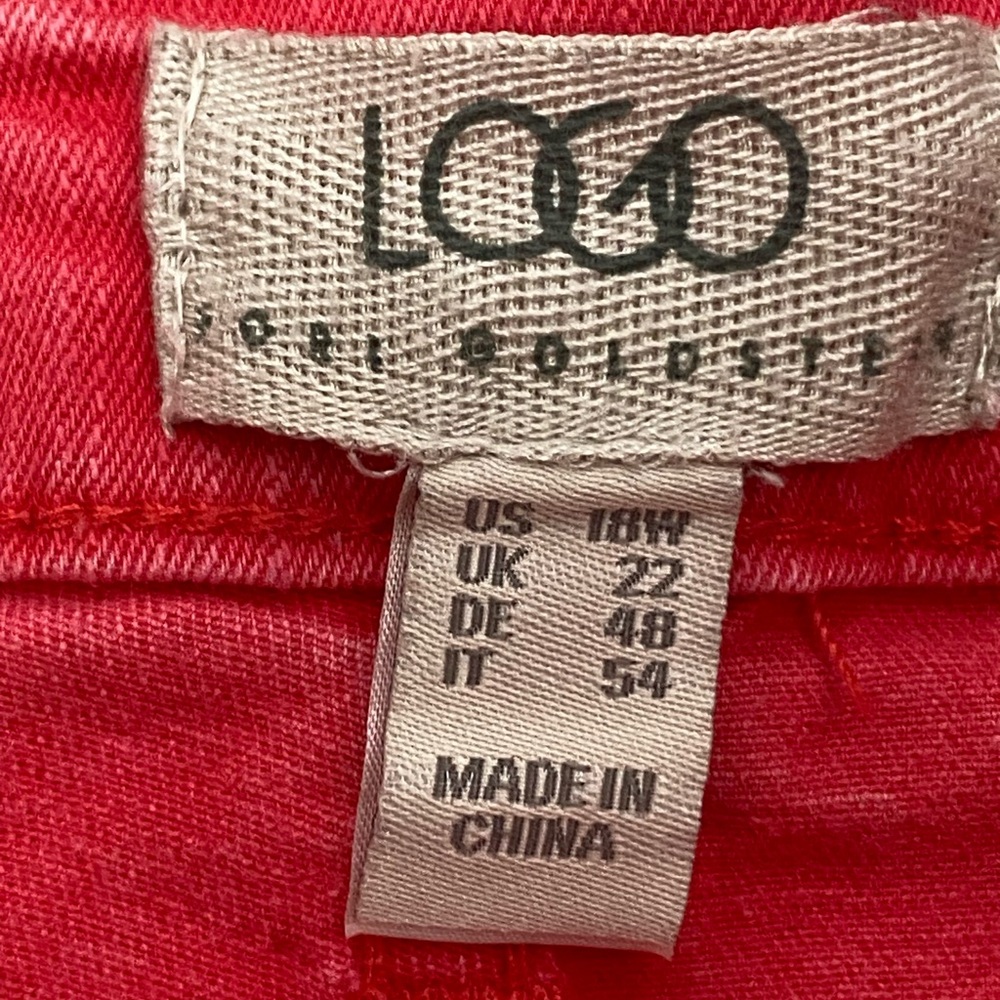 LOGO by Lori Goldstein Sunfaded Wide Leg Jeans in the color Teaberry 18W - Picture 5 of 12